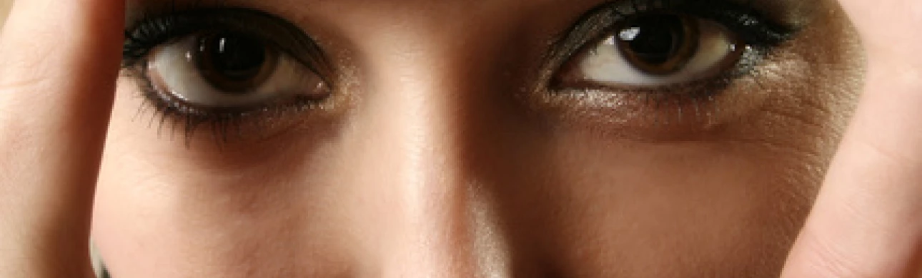 Ženě se ztrátou zraku lékaři implantovali elektrické oko